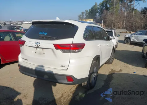 2019 Toyota Highlander Xle z USA, uszkodzony, nr VIN 5TDKZRFH2KS551711